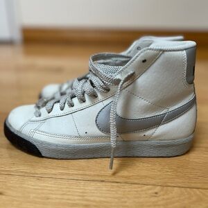 Nike Blazer Mid ‘Cream Silver’ Sneakers